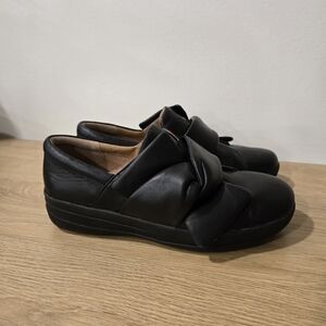 FitFlop Bowy Comfort Flats Size 6